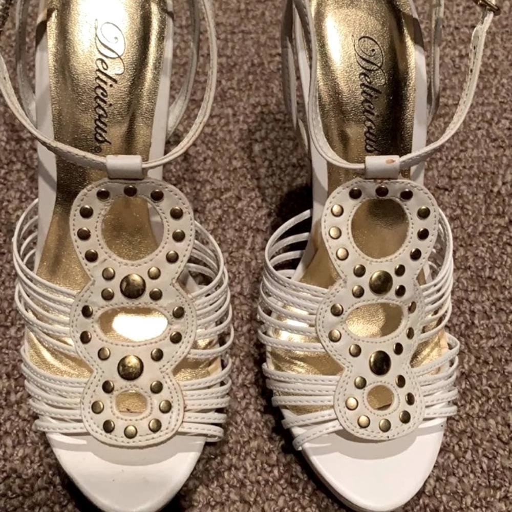 Sz 7 Beige and bronze cage heels